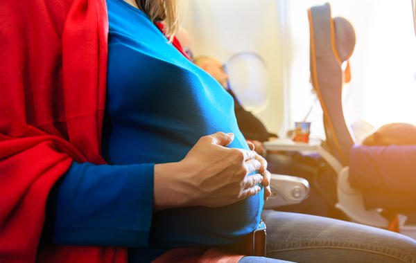 إجراءات سفر المرأة الحامل من الإمارات